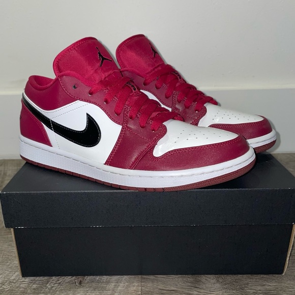 Nike Men’s Air Jordan Retro 1 Low Noble Red White Black 553558-604 Size 10 - Picture 2 of 10